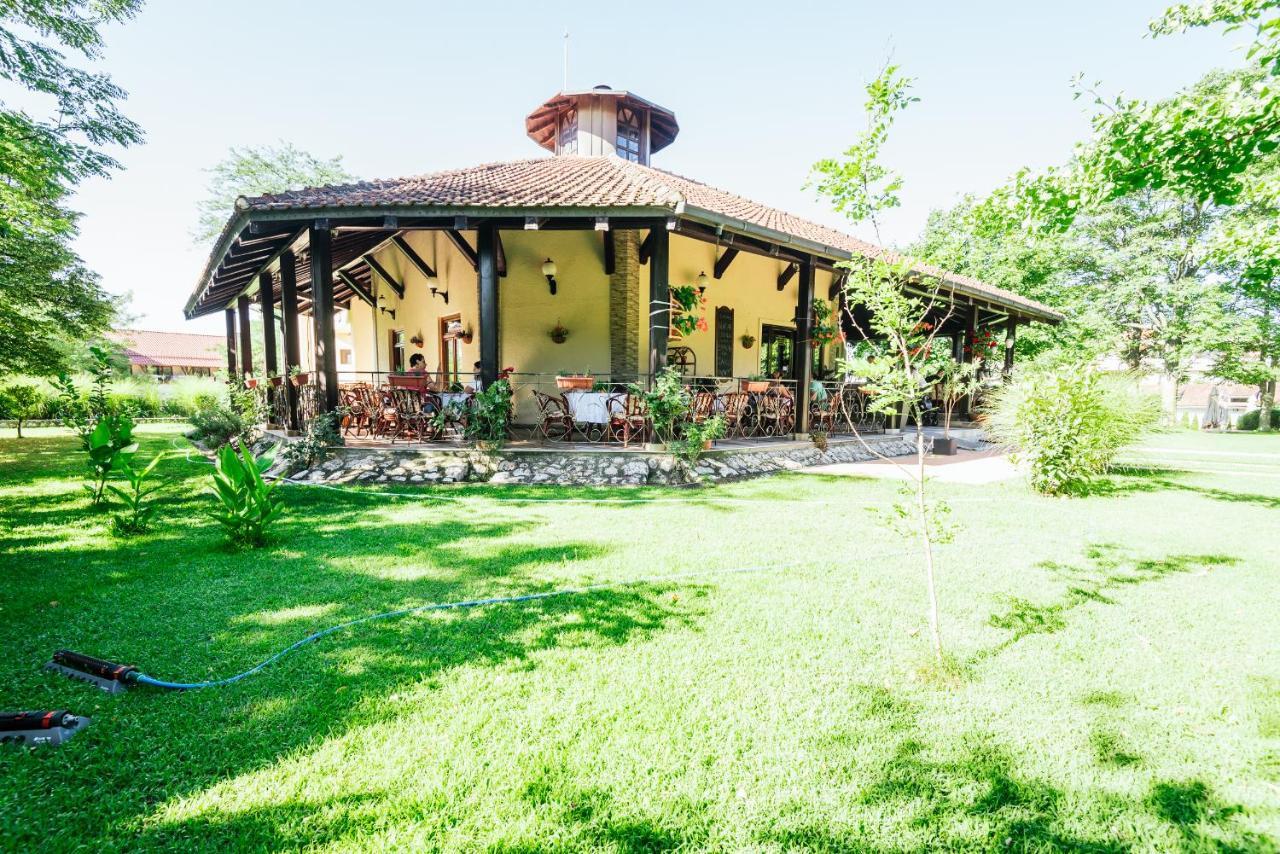 Atos Srebrno Jezero - Villa And Restaurant Veliko Gradište Extérieur photo